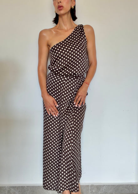 The Colette Set Summer Edition by SYD — top asymétrique une épaule et jupe satin marron imprimé petit pois — atelier Casablanca Maroc