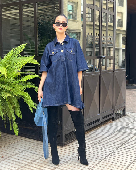 Détail robe baby doll denim — couture en atelier — SYD DENIM