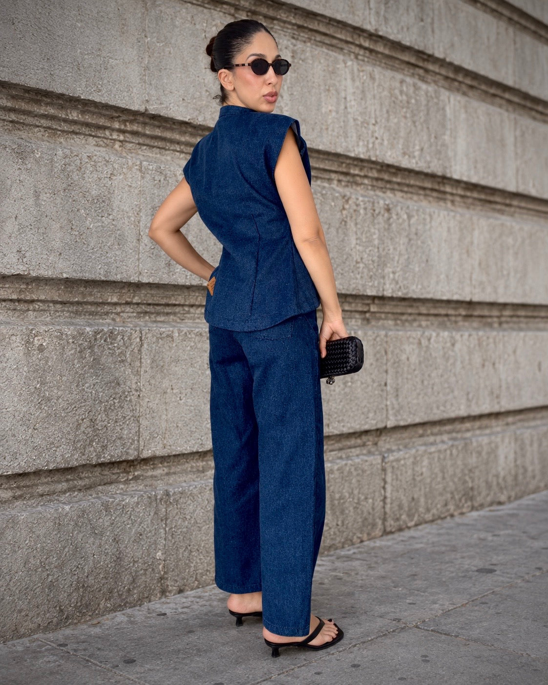 The Frame Spencer SYD STUDIO détail boutons métal sculptés denim brut