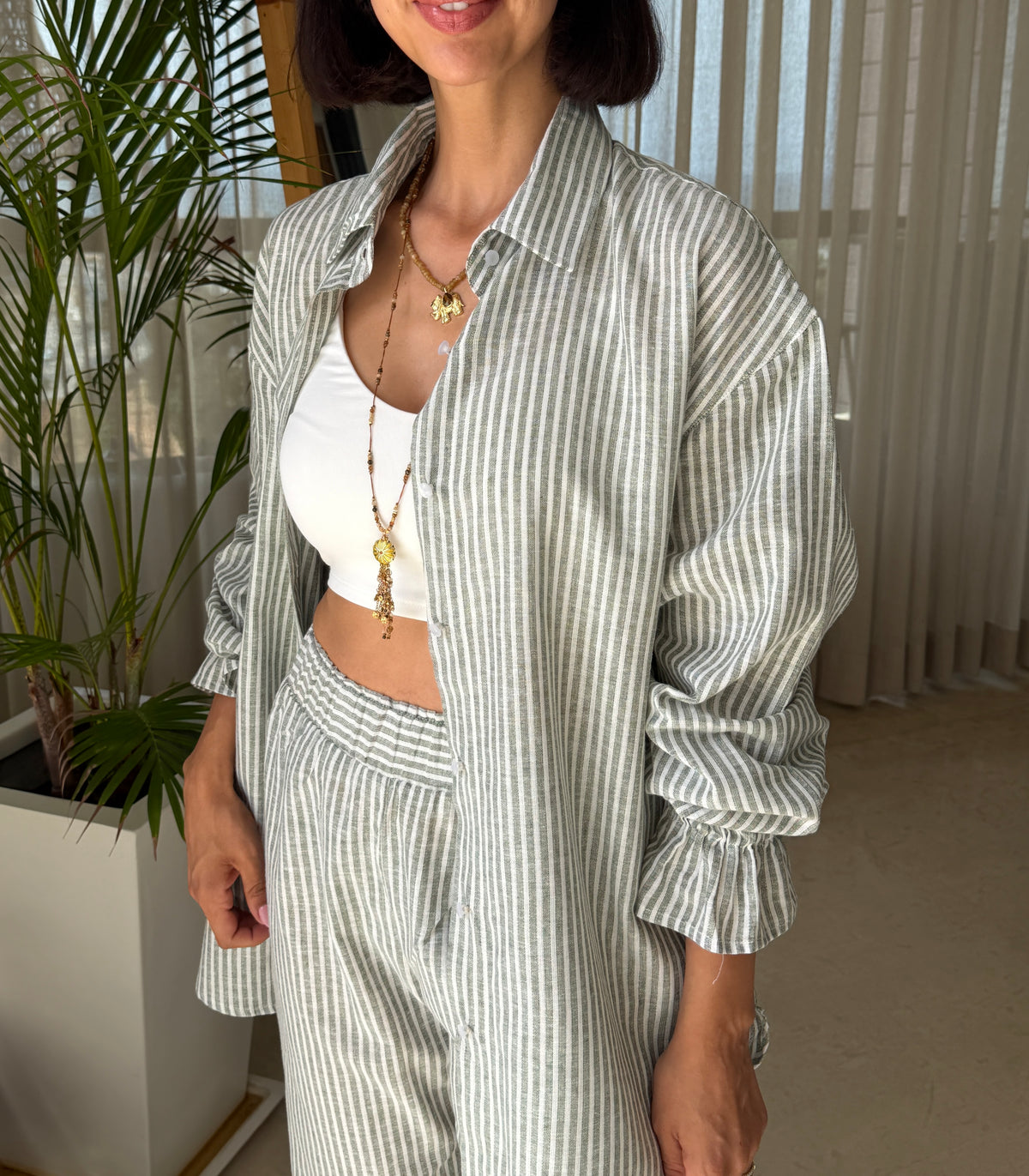 The Néroli Set Summer Edition by SYD — chemise oversize et pantalon lin vert sauge rayé coupe droite — atelier Casablanca Maroc