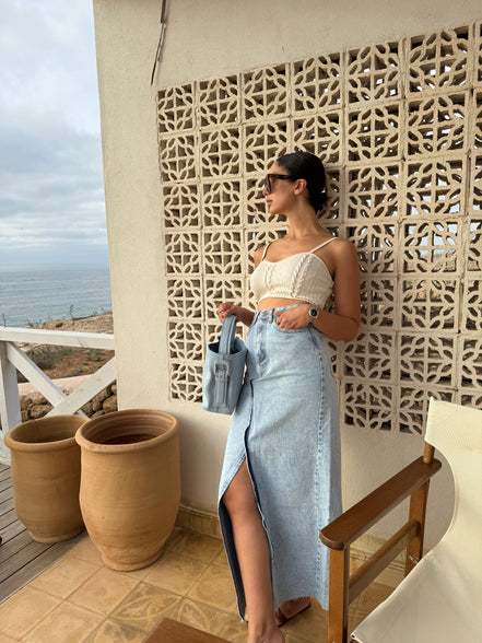 Détail jupe longue denim — couture en atelier — SYD DENIM Casablanca