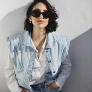 Détail gilet denim oversize — couture en atelier — SYD DENIM