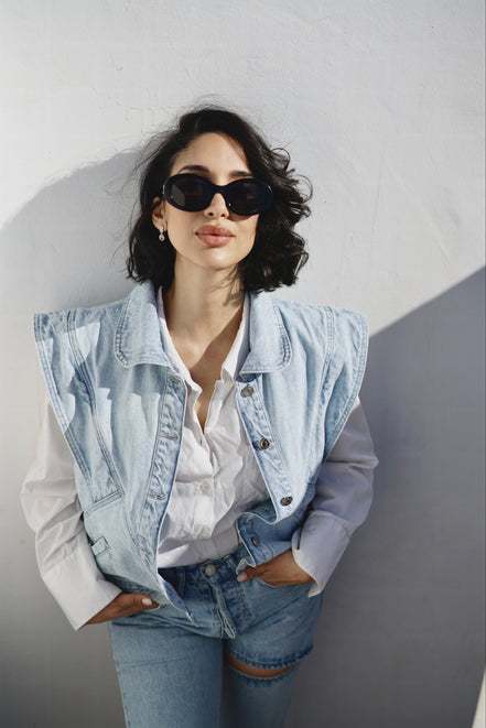 Détail gilet denim oversize — couture en atelier — SYD DENIM