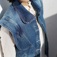 Gilet denim oversize porté — vue de face — SYD DENIM atelier Casablanca
